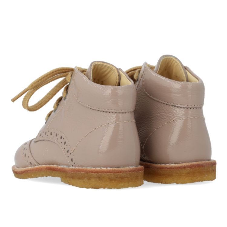 classic lace-up shoe w brouges dusty almond