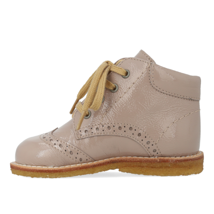 classic lace-up shoe w brouges dusty almond