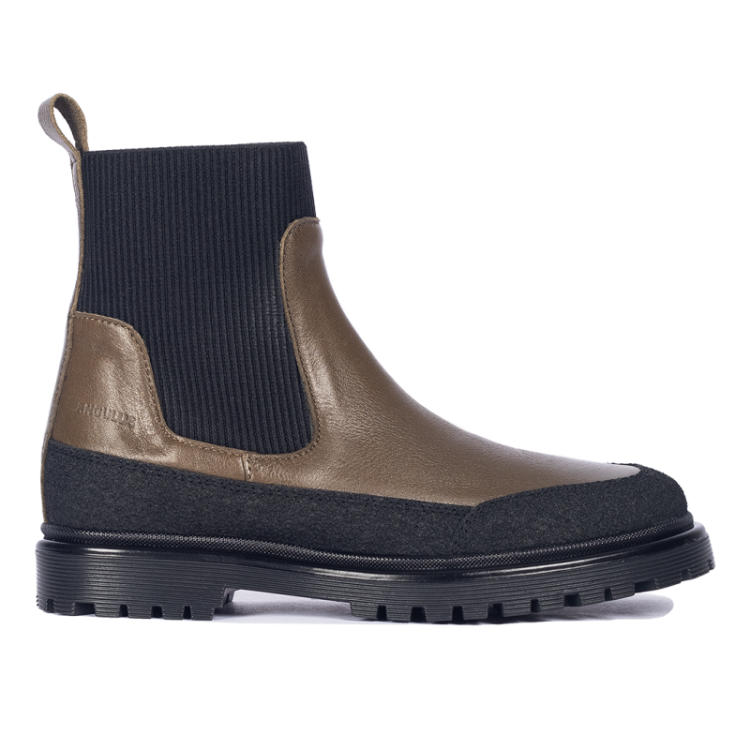 chelsea boot with track sole black forrest
