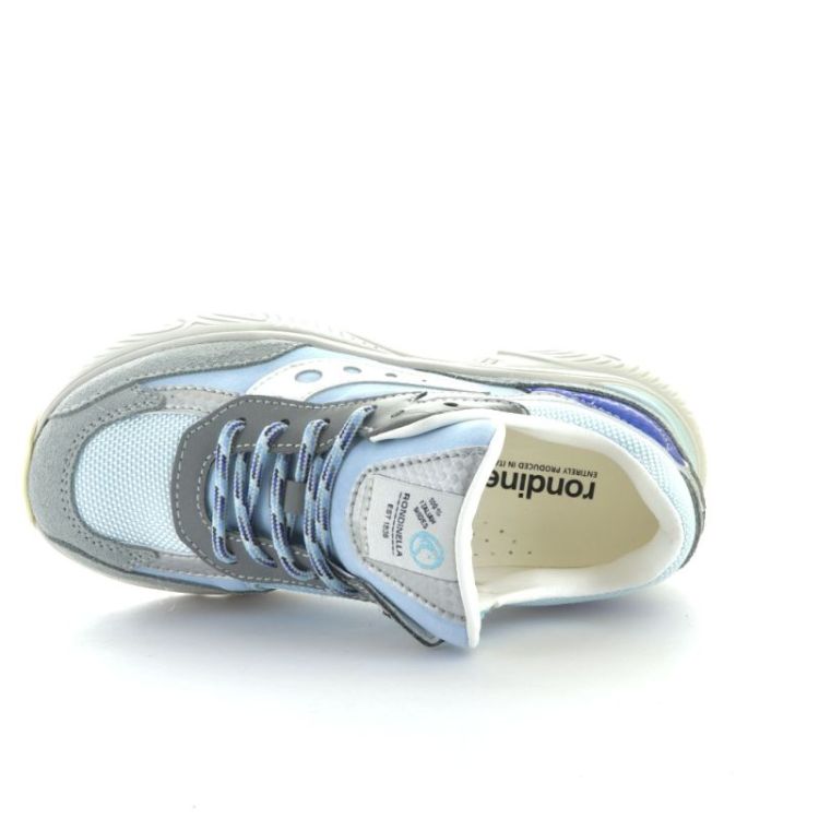 trendy sneaker azzure